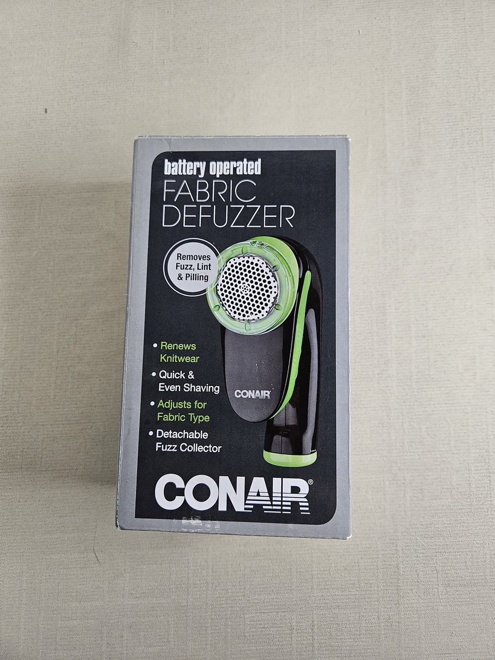 Conair Green & Black Battery-Operated Fabric Defuzzer